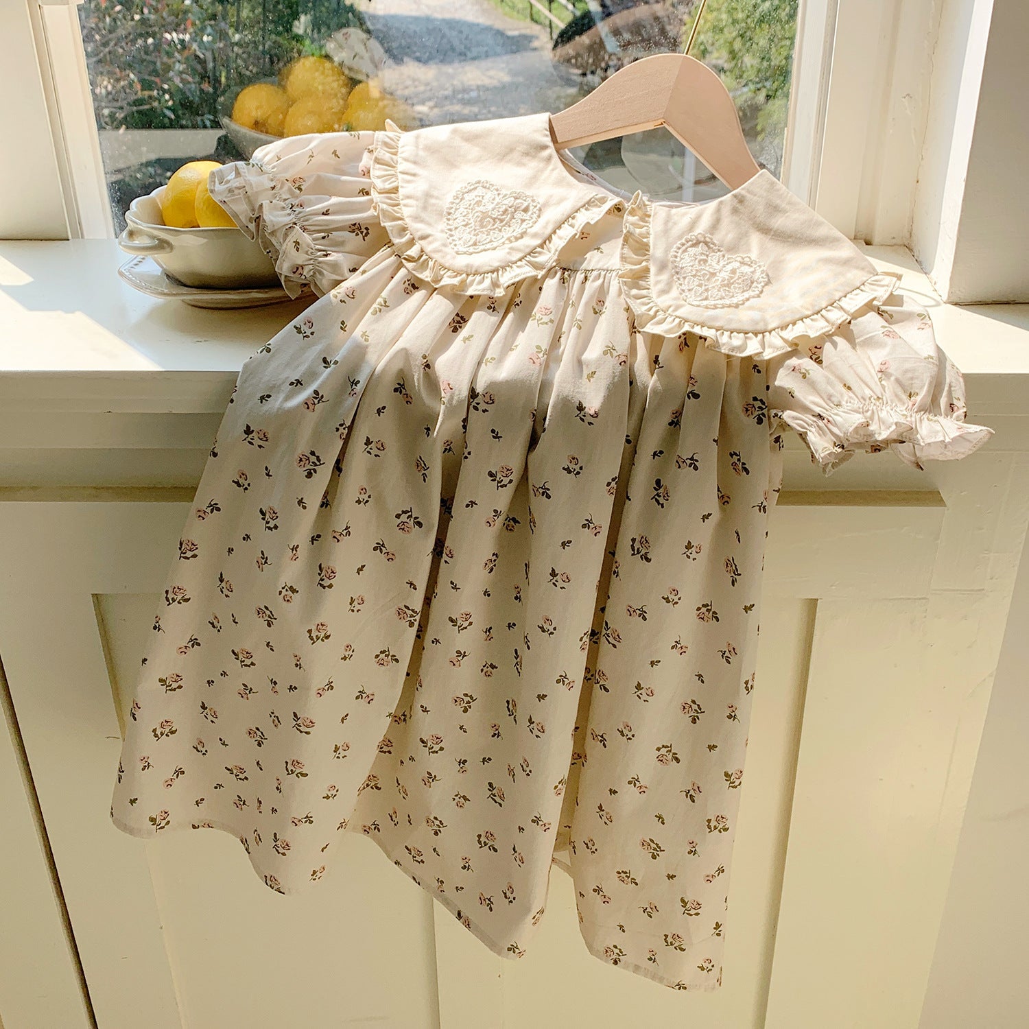 Summer Arrival Floral Pattern Short Sleeves Heart Pattern Collar Dress for Stylish Girls-3